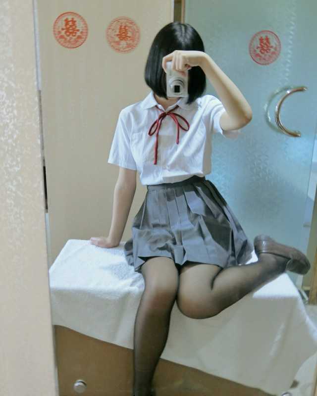 一只肉酱阿 – 黑丝制服 [45P+4V/121MB]