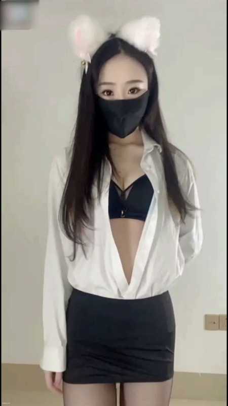 御姐女神 淑怡 圣诞元旦黑丝制服流出全集10部 [10V/2.54G]