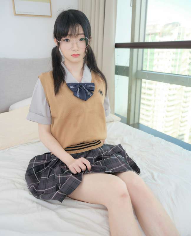 紧急企划 奶糖 jk制服 [99P+1V/1.6G]